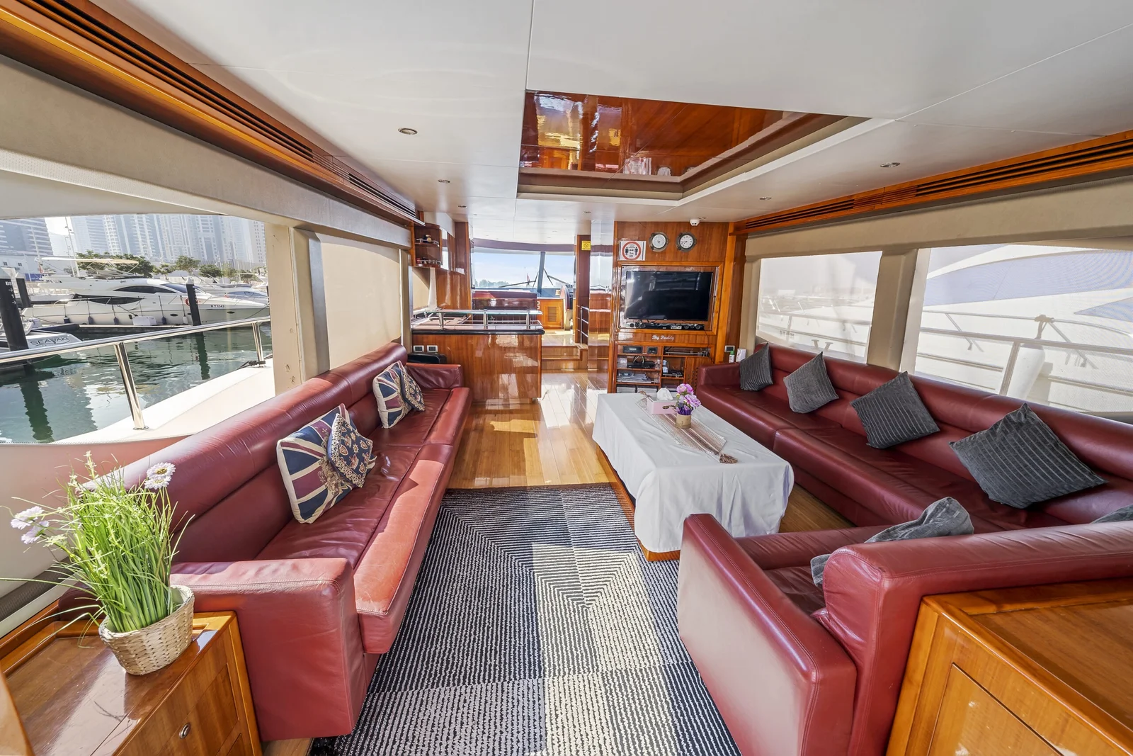 90ft Luxury Yacht View